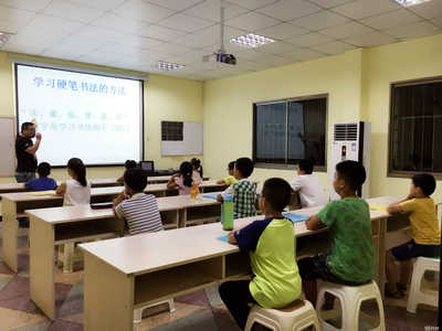 長(zhǎng)沙翰成軒教育咨詢 專業(yè)規(guī)劃，助力學(xué)子揚(yáng)帆起航